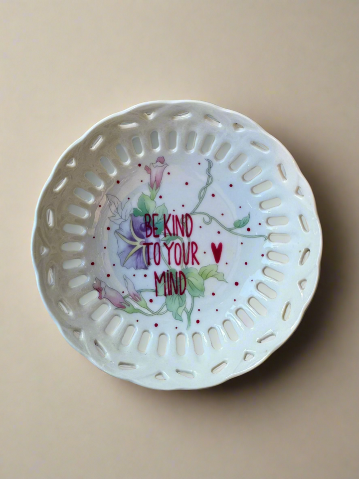 Happy plate trinket
