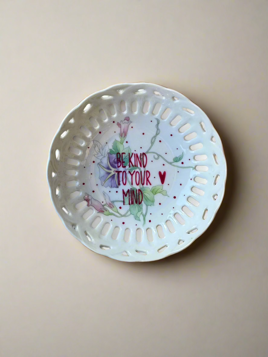 Happy plate trinket