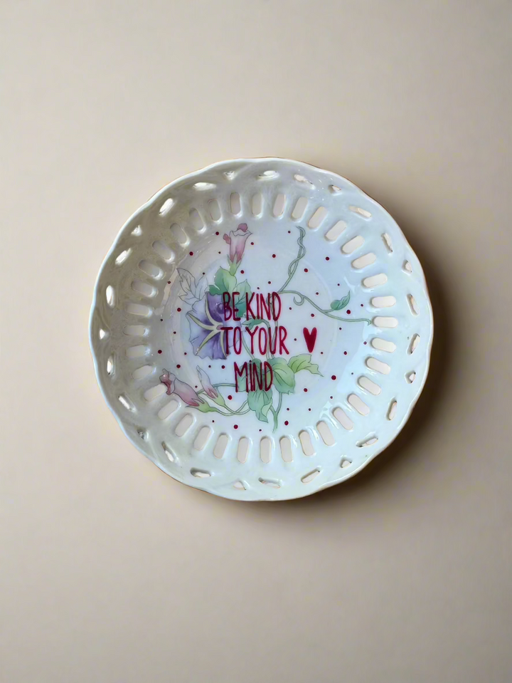 Happy plate trinket
